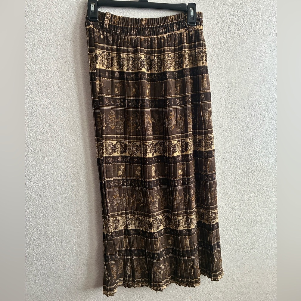 Korean Retro Women's High Waisted Pleated A-line Long Skirt - Picture 7 of 13